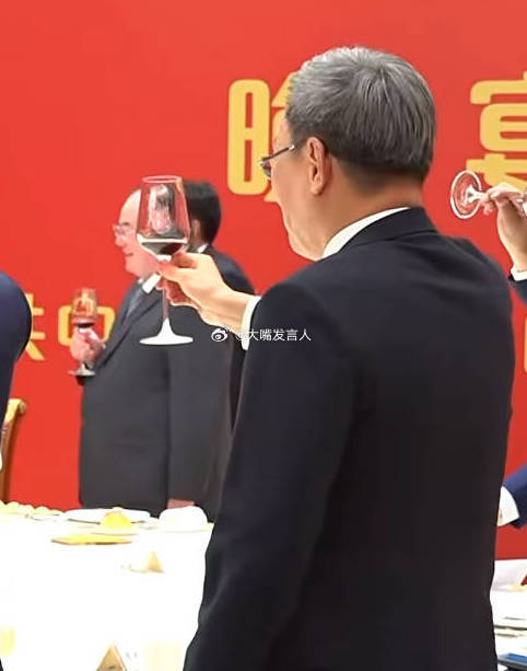 苏起今天也是访问团成员(图2)外交部回应郑丽文率团访问大陆，郑丽文率团抵达，热点