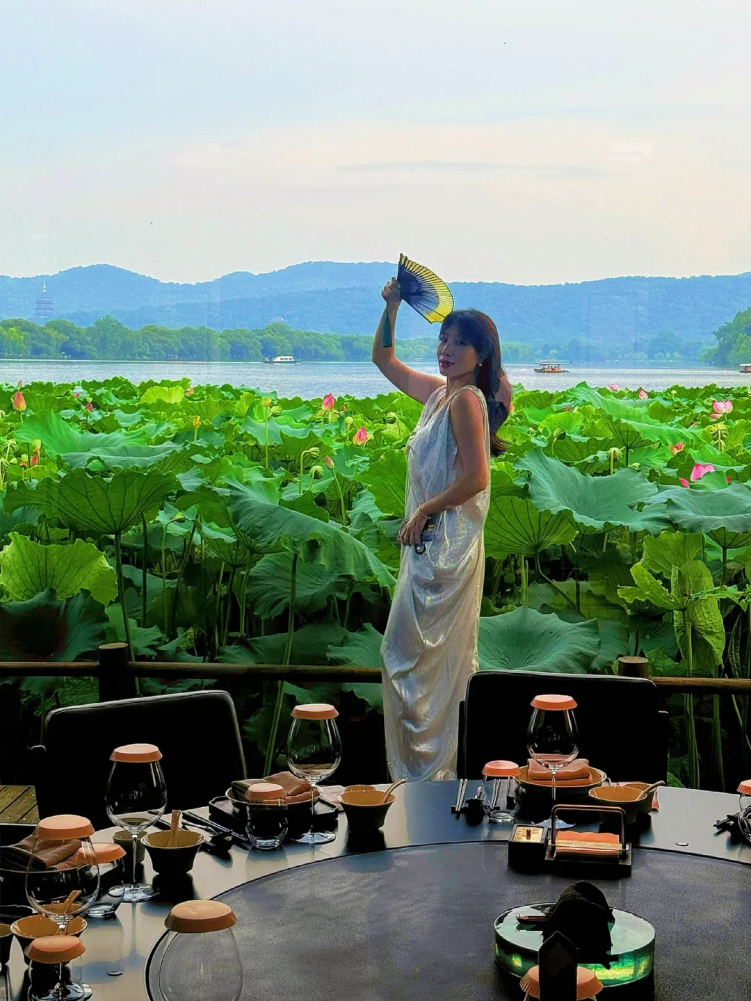 在湛碧楼吃荷花宴，是杭州夏天的终极浪漫！