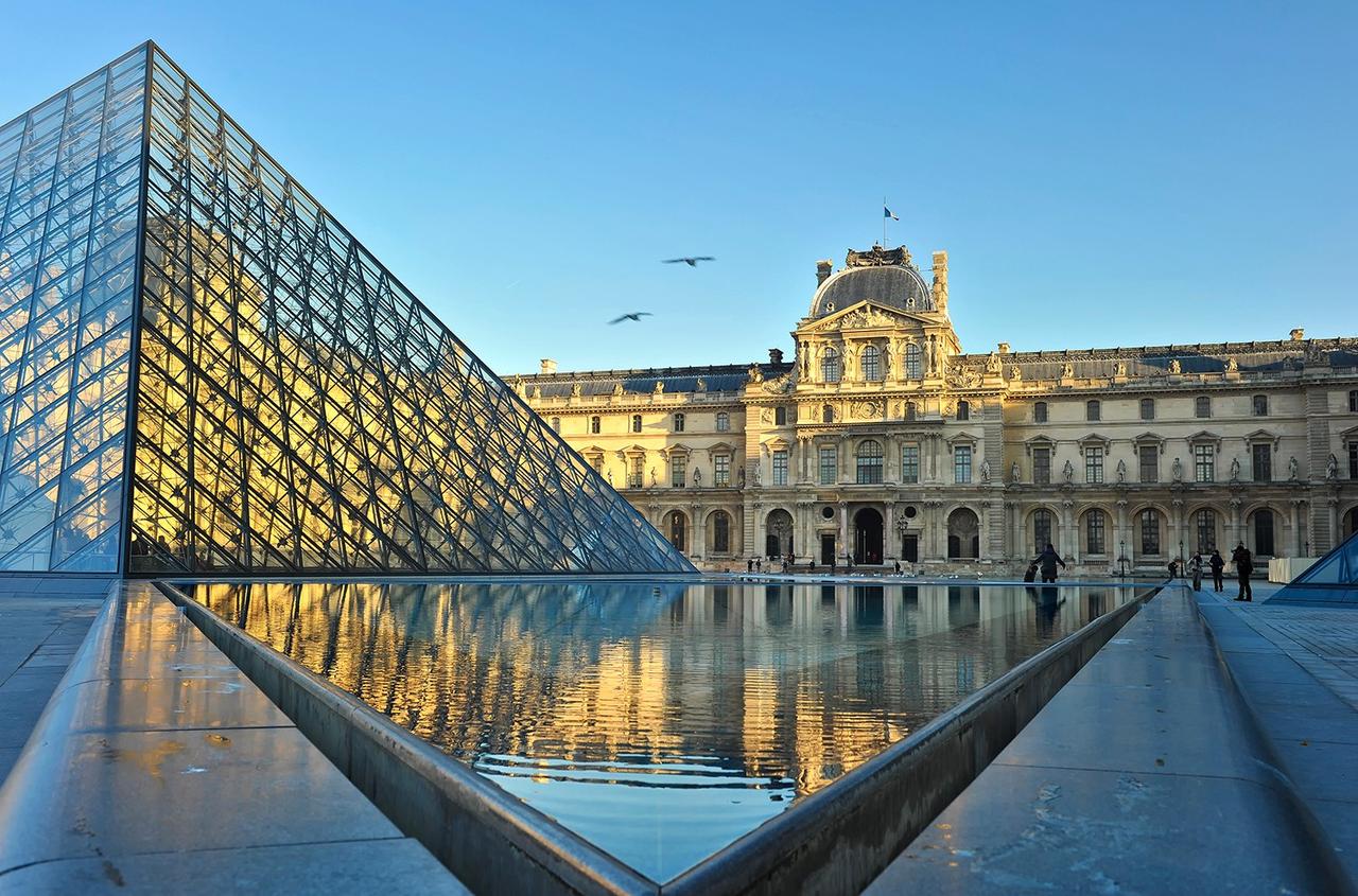 最近巴黎卢浮宫放了个消息：从2026年1月14日起，非欧盟国家游客的门票要从22
