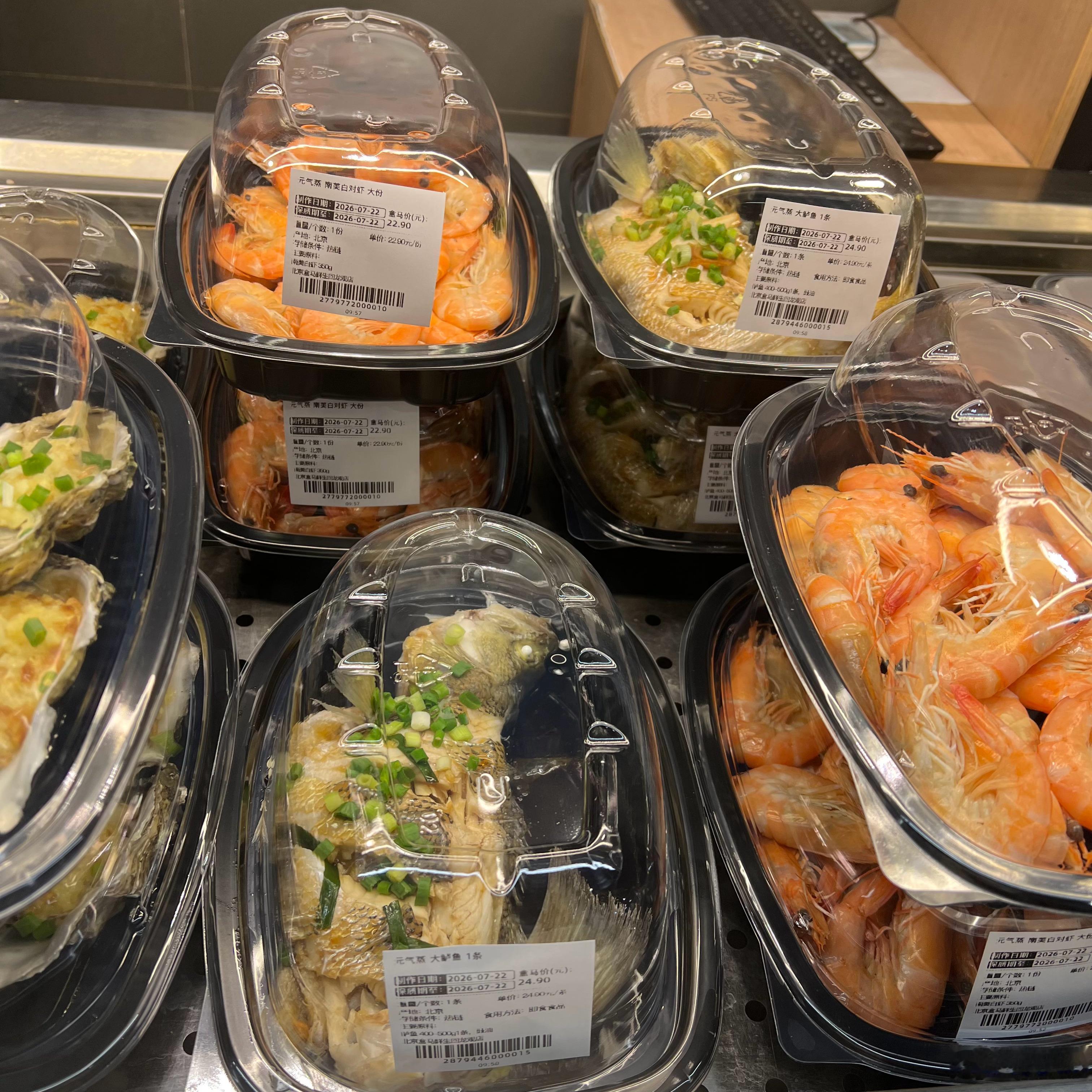 日常碎片plog  懒得烧饭时，这种便民厨房蛮方便的，来份清蒸鲈鱼、米饭，到家再