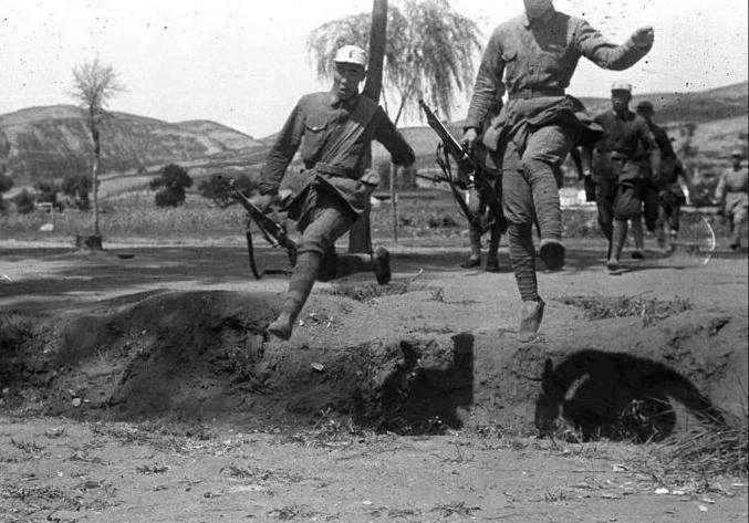 1942年，日寇临清联队突然遭遇冀中军区警备旅，以为稳操胜券。殊不知该旅打顽军朱