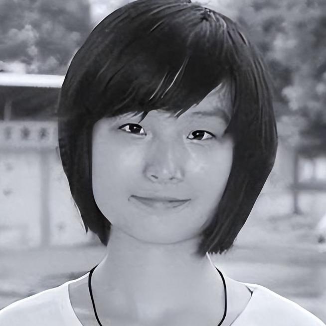 1999年湖北687分文科女状元戴柳，被父亲偷改志愿错失北大，戴柳下定决心从此在