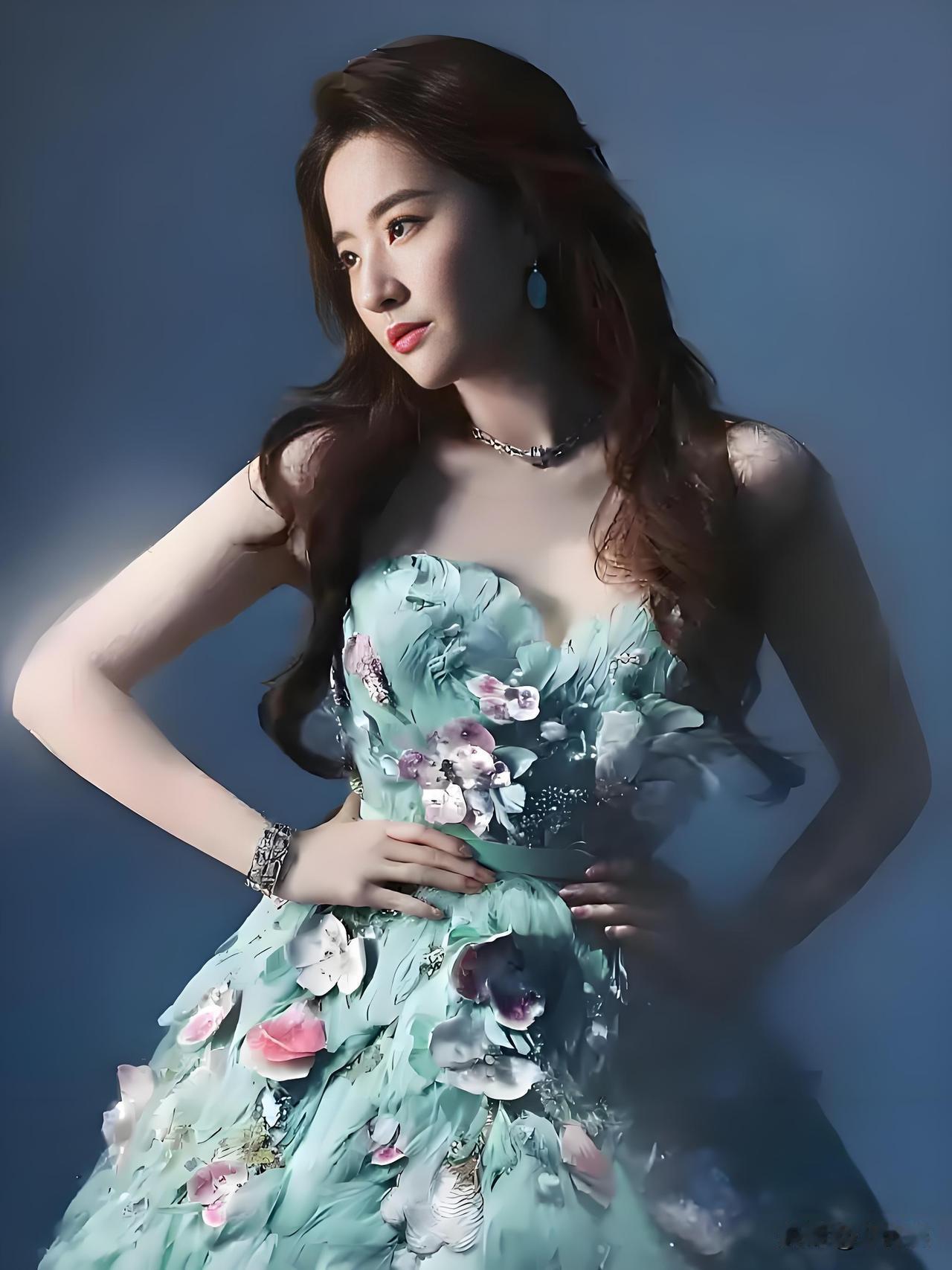 娱乐圈活得最自由的是谁？除了刘亦菲，我想不出第二个人。就像向太在自己视频里面说的