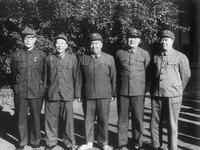 开国大将基本难进政治局，而这位上将却连任3届，他有何特殊之处
翻开开国将帅名录，