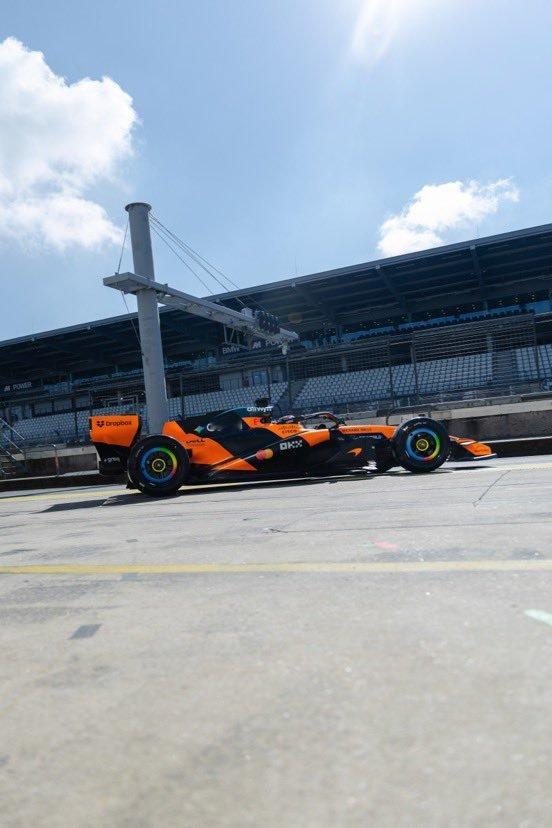 梅赛德斯车队和迈凯伦车队在纽博格林GP赛道完成第一天的倍耐力轮胎研发及测试工作?