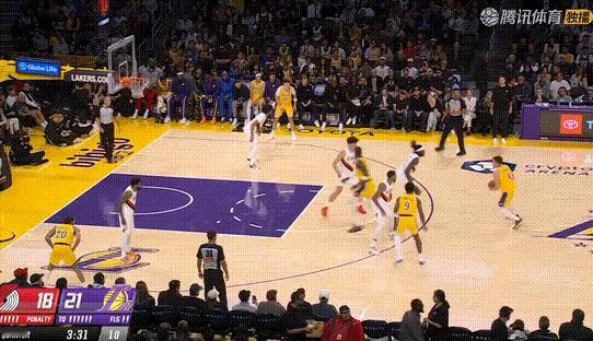 替补没人，布朗尼、克内克特、尼克史密斯都上场了[允悲]开拓者vs湖人 ​​​