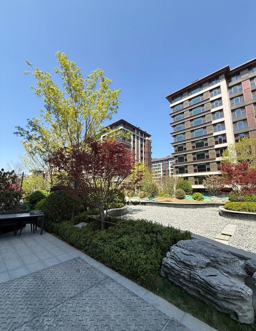 东城天坛府下跃258㎡带院， 总高10层的精装现房，出门地铁