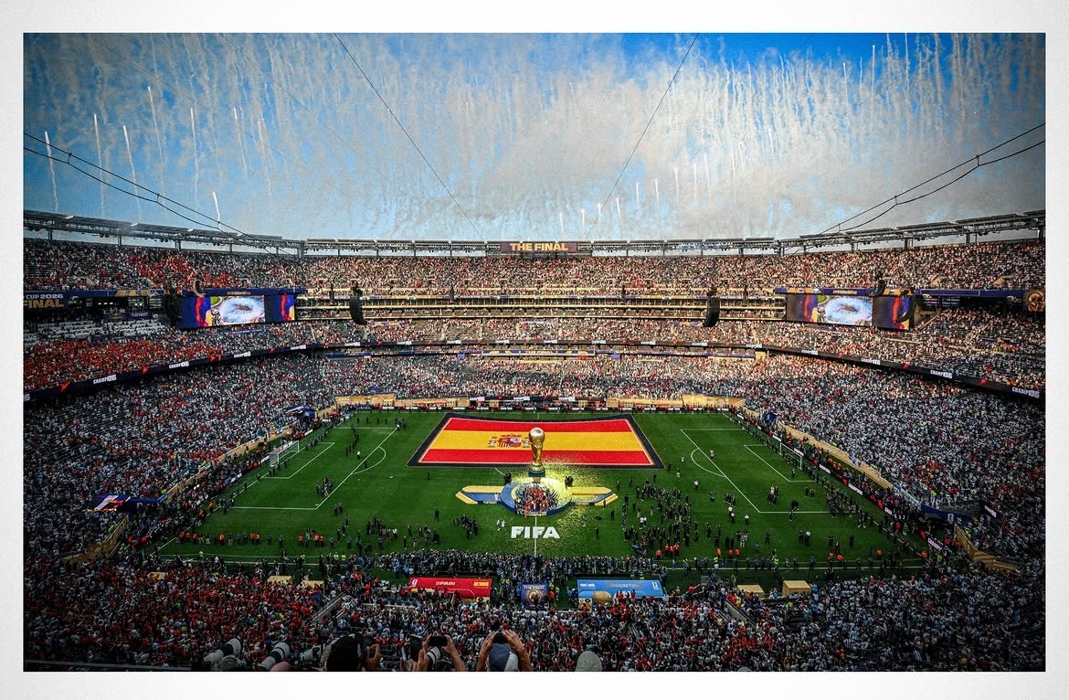 C罗点赞FIFA想把世界杯送给阿根廷空镜·属于西班牙的黄红色绚烂冠军时刻 
