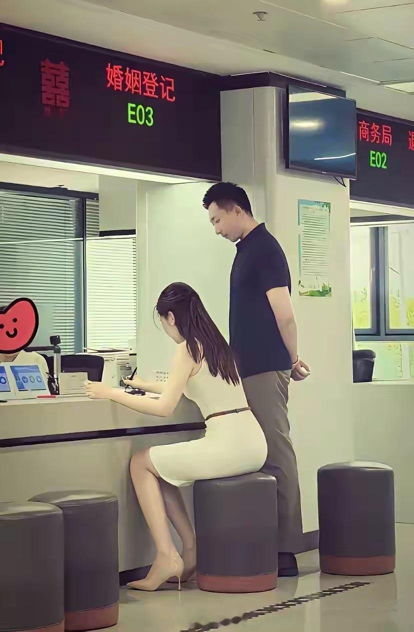 郎才女貌的一对。终于知道什么叫般配吧？