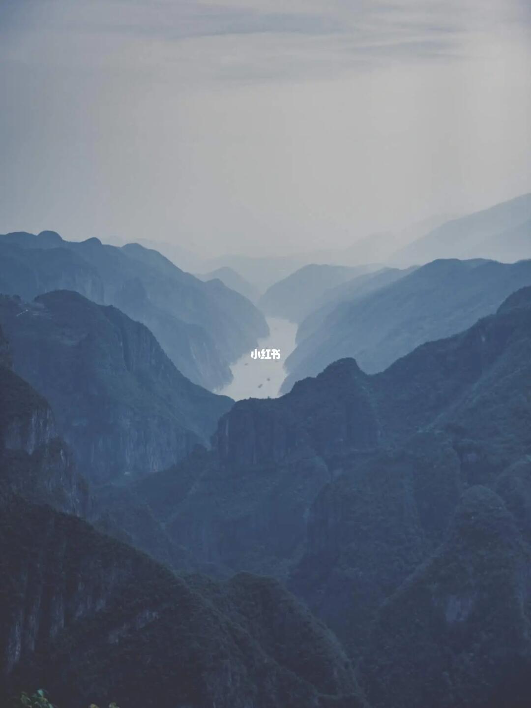 在巫山被巫峡感动，被神女天路美哭