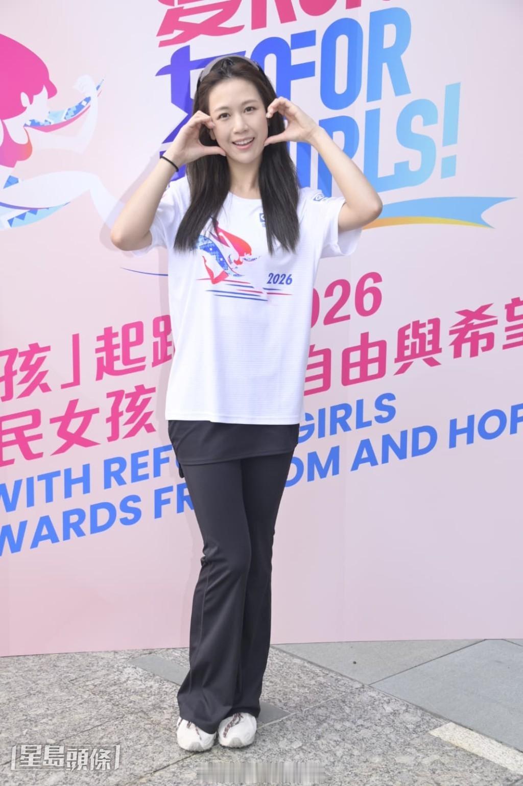 星岛：龚嘉欣尊重李家鼎 不评论前辈家事罗天宇惋惜谷娅溦退出《中年好声音4》何沛珈