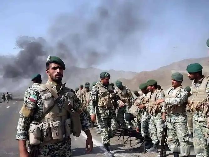 伊朗国防军在对美以战火中为何袖手旁观？

是系统性、制度性、主动选择的袖手旁观。