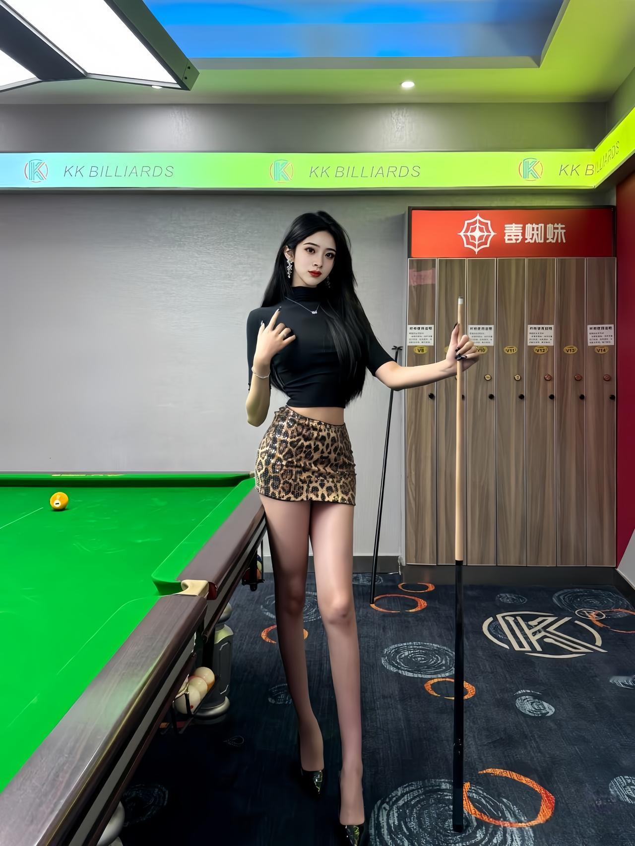 性感美眉，打台球，等你来战！🎱💃
