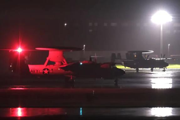 图文：5架美国海军最新型E-2D“先进鹰眼”急赴中东支援对伊朗作战

至少五架具