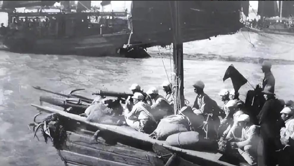 1949年金门失利，很多人还以为是船不够，其实船只不足只是表面问题，真正关键是前