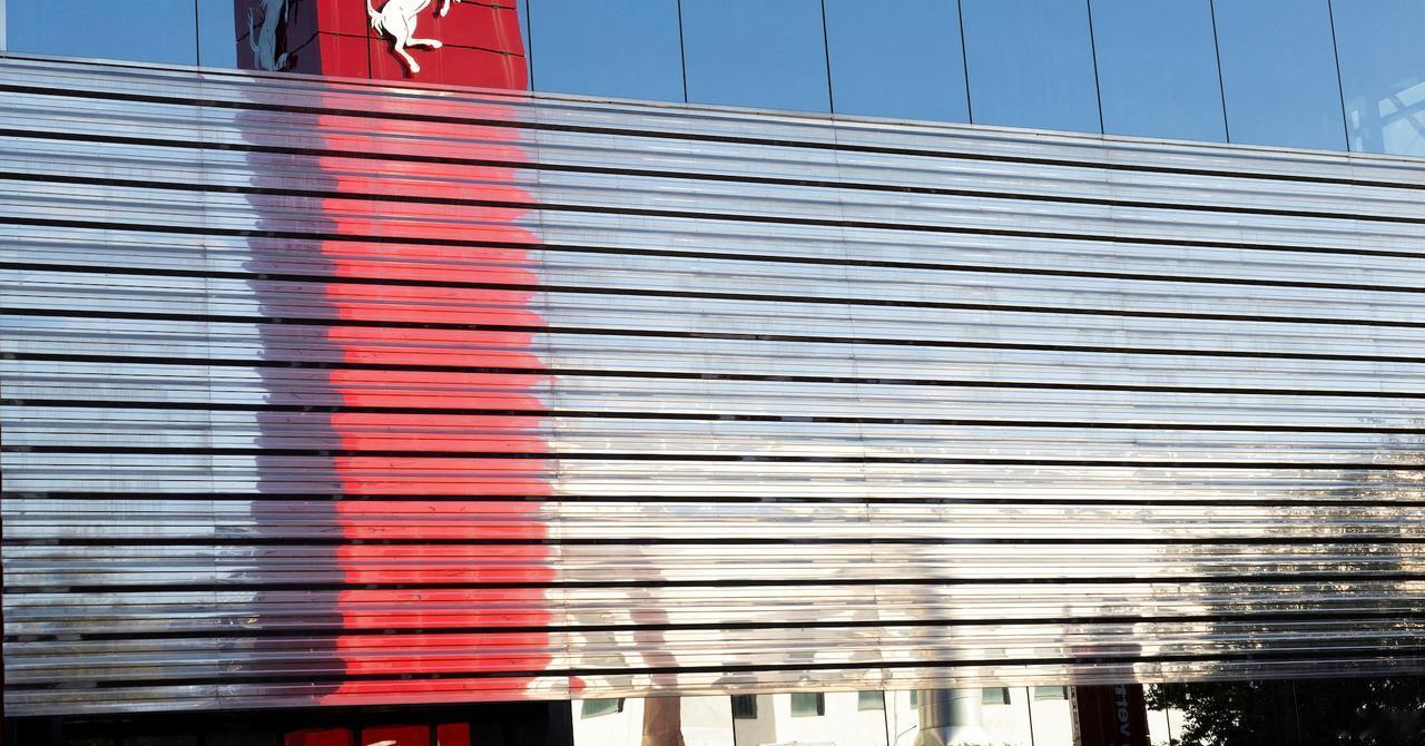 [To learn English]
Ferrari presented its