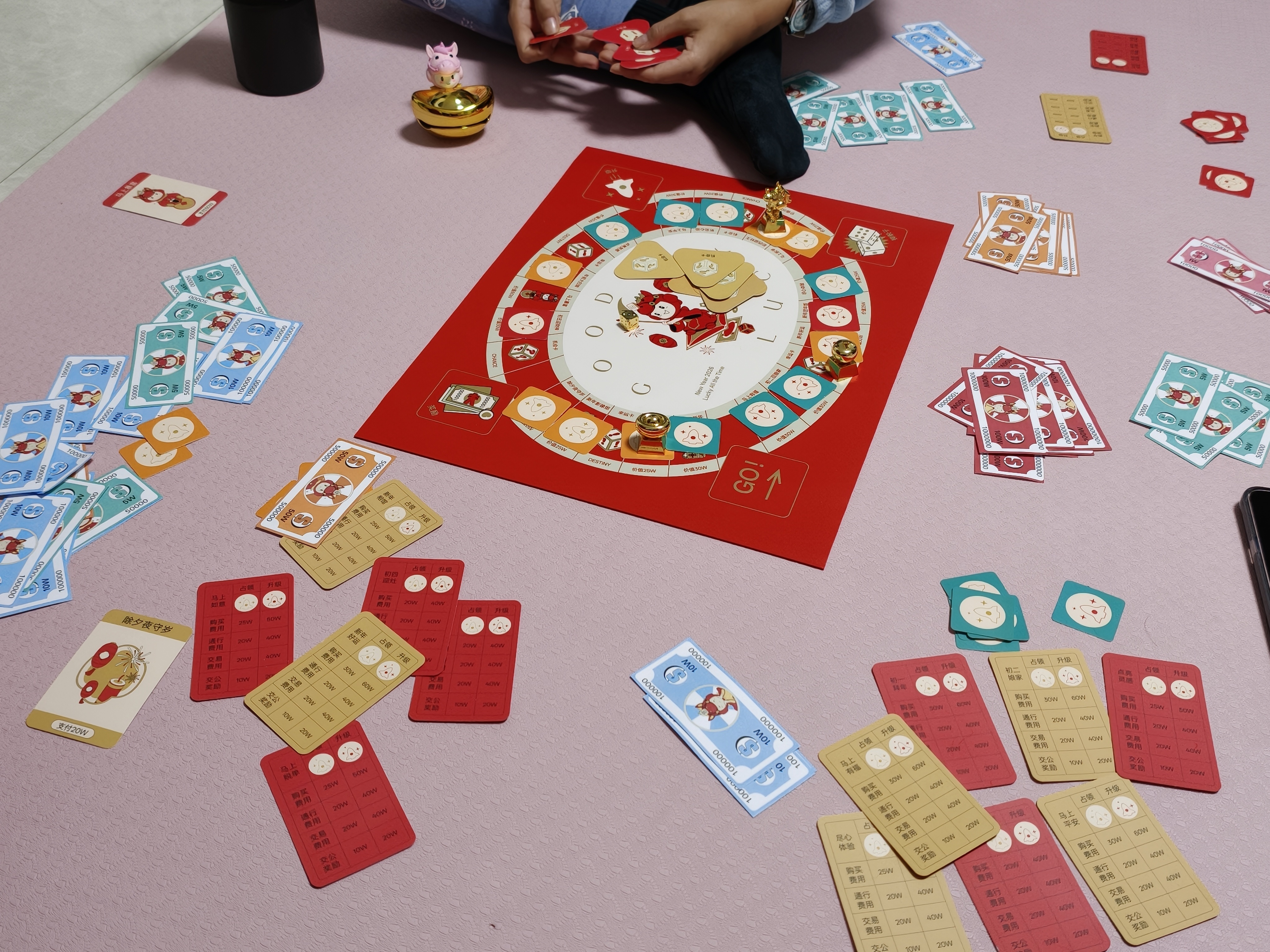 小朋友连输两局大富翁，年纪轻轻就体验到了资本主义的残酷 