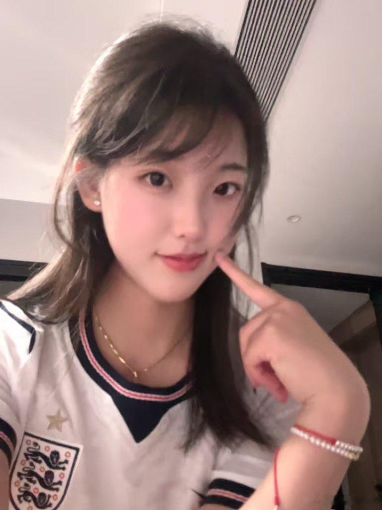 看球穿搭 这款球衣真的太好看了 日常穿也很美 世界杯