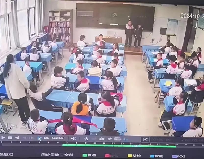 近日，山东德州市天衢新区东城小学二年级一学生家长反映说，她7岁半的小儿子在学校里