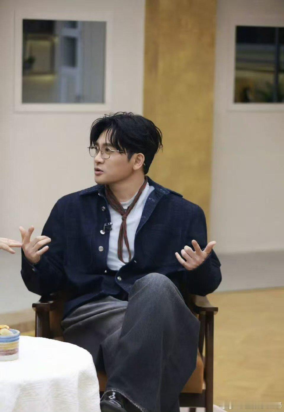 苏有朋 接受焦虑本身就不紧张了声鸣远扬魏忠杰、张卓尔在苏有朋大师课上，不仅唱情歌