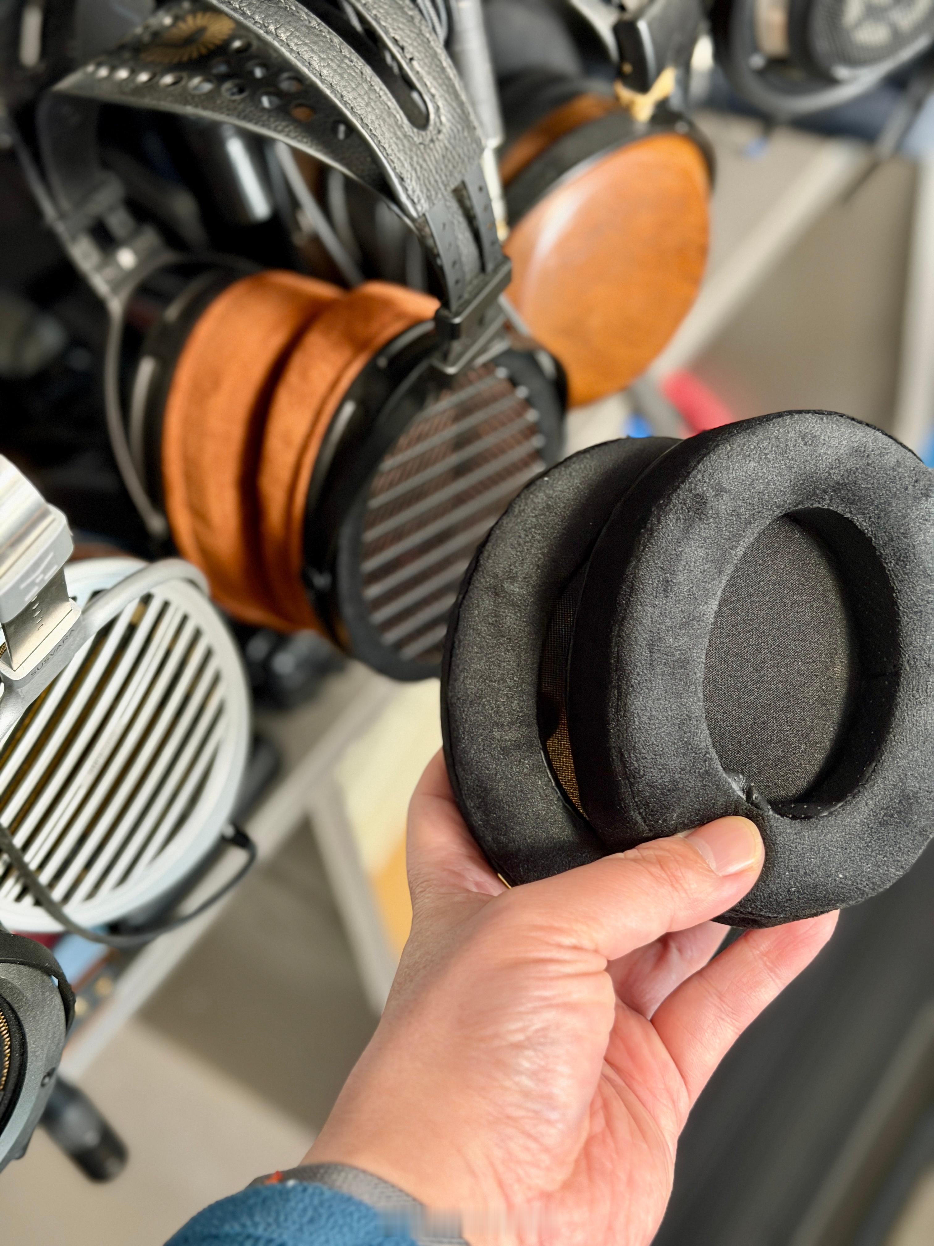 给GL3000新配了一副原厂天鹅绒耳罩，听朋友讲新耳罩全方位碾压原配，我是不信的