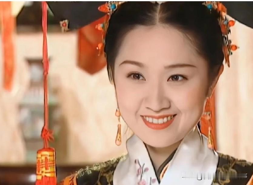 我以前竟然觉得她丑？离了个大谱！现在再看这张脸，真不知道当初是什么眼神。
 
她