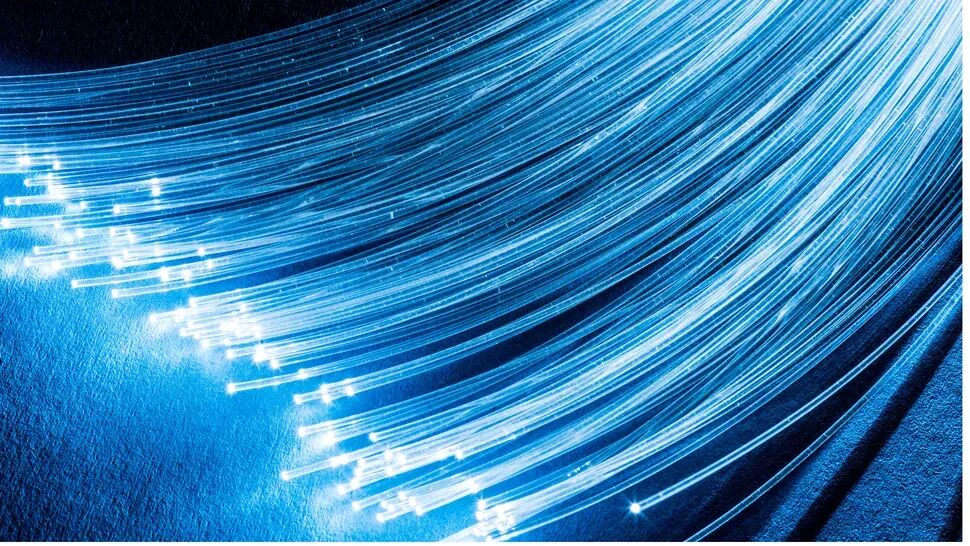 一年4次迭代，狂堆GPU成真，微软AI冷液灌芯，散热暴涨3倍