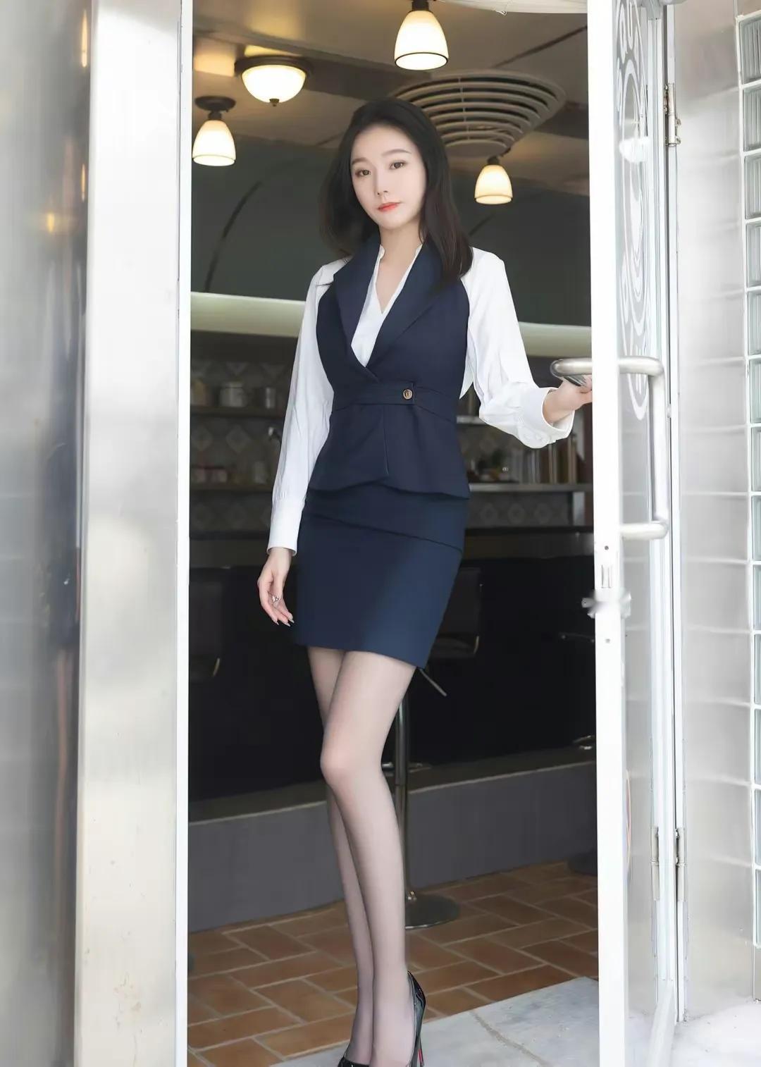 美女安然，职业装秀