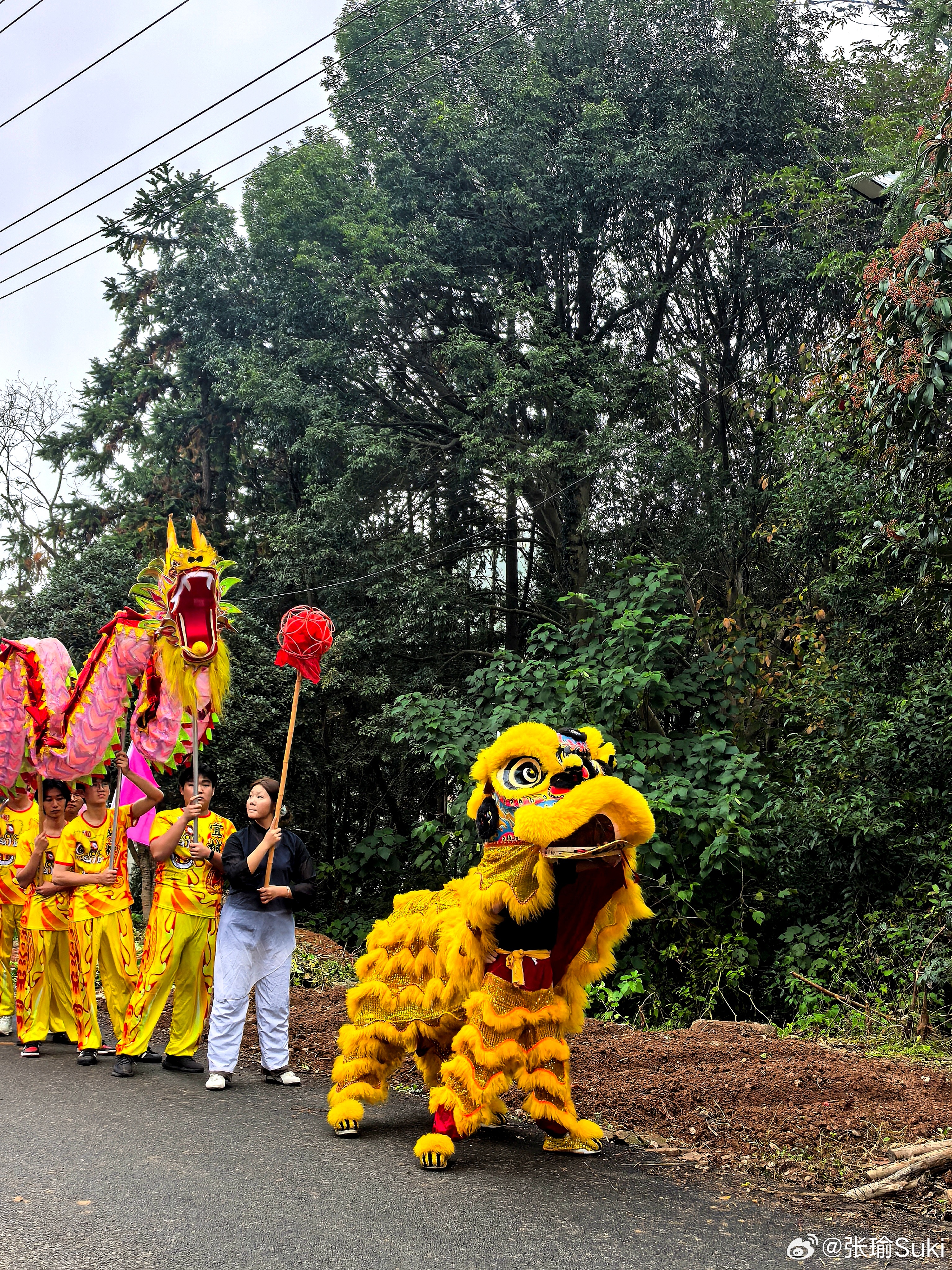 美国华尔街在怀疑美股AI的泡沫，看中国全是“出口竞争力”的羡慕；中国金融圈在怀疑