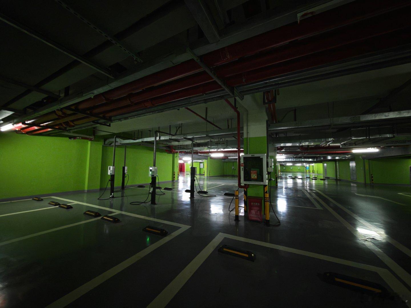 同是一个园区的牛马，你们为什么不用加班？  ​​​