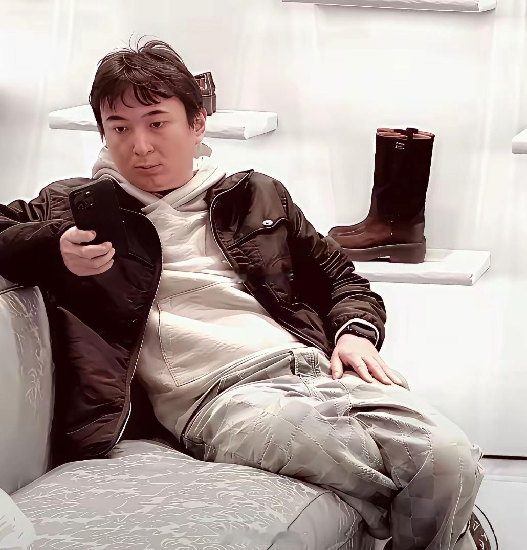 黄一鸣天天发自己孩子照片，王思聪刷到照片会作何感想？ 