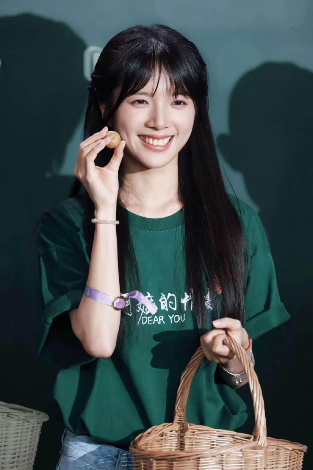 李思潼第一个代言李思潼有代言了 妹妹的第一个代言来啦！ 