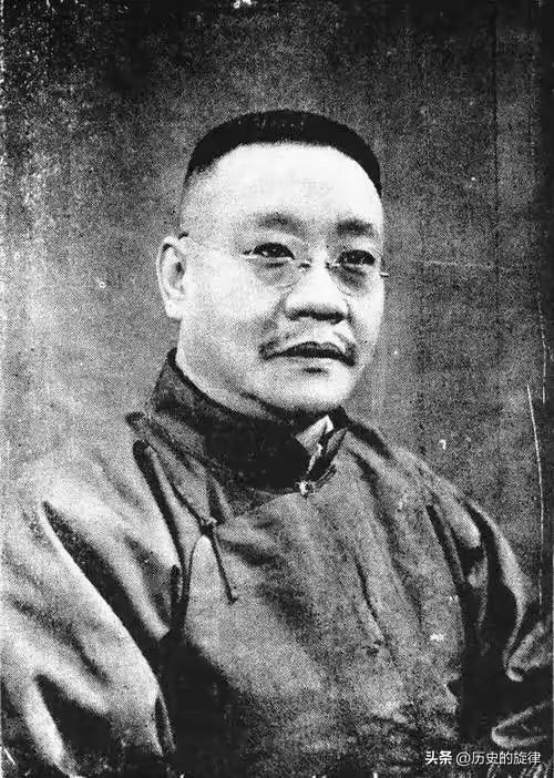 一手扶持毛泽东，一手托起蒋介石，谭延闿才是民国最大的跨界王
 
民国政坛最会“左