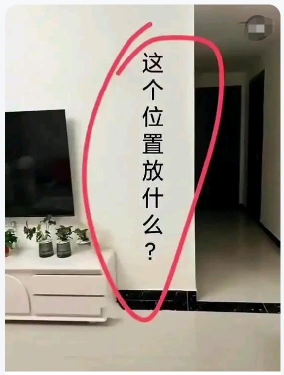 各位大神帮帮忙，这位置咋个弄
给个高端大气上档次的建议呢
.