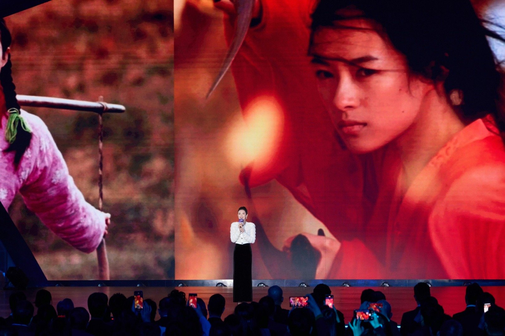 大学生章子怡开学电影频道开播 时光里的美好巧合！1996年她以大学生身份逐梦演艺