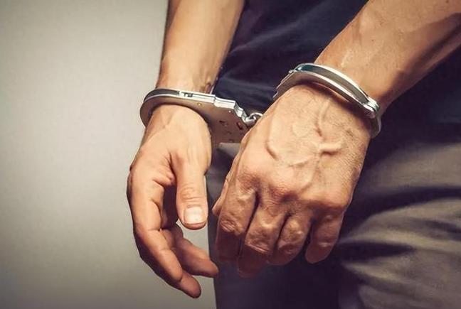 目前中国最棘手的两大难题，压根不是台海博弈、中美较量，也不是中日摩擦、负债压力，