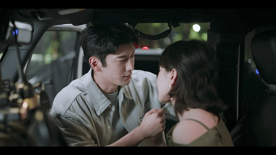 谁懂沈屹阳亲之前三个大喘气  《狙击蝴蝶》里醉意氤氲里春畅撞破榜一大哥身份，主动