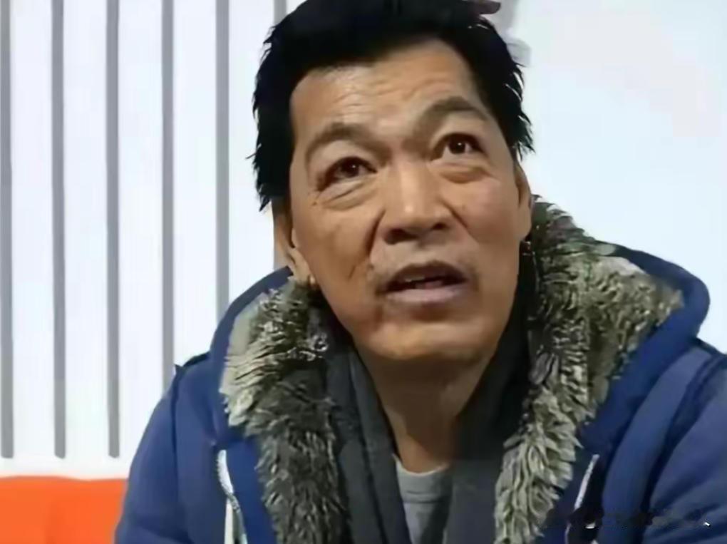 成奎安走了15年，两个儿子的人生，却走向了截然相反的两个极端，大儿子继承了两套旧