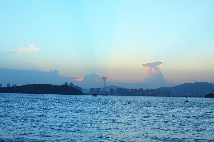 • 景点特色：有“海上花园”之称，岛上保留了众多风格各异的万国建筑，还有蜿蜒的小