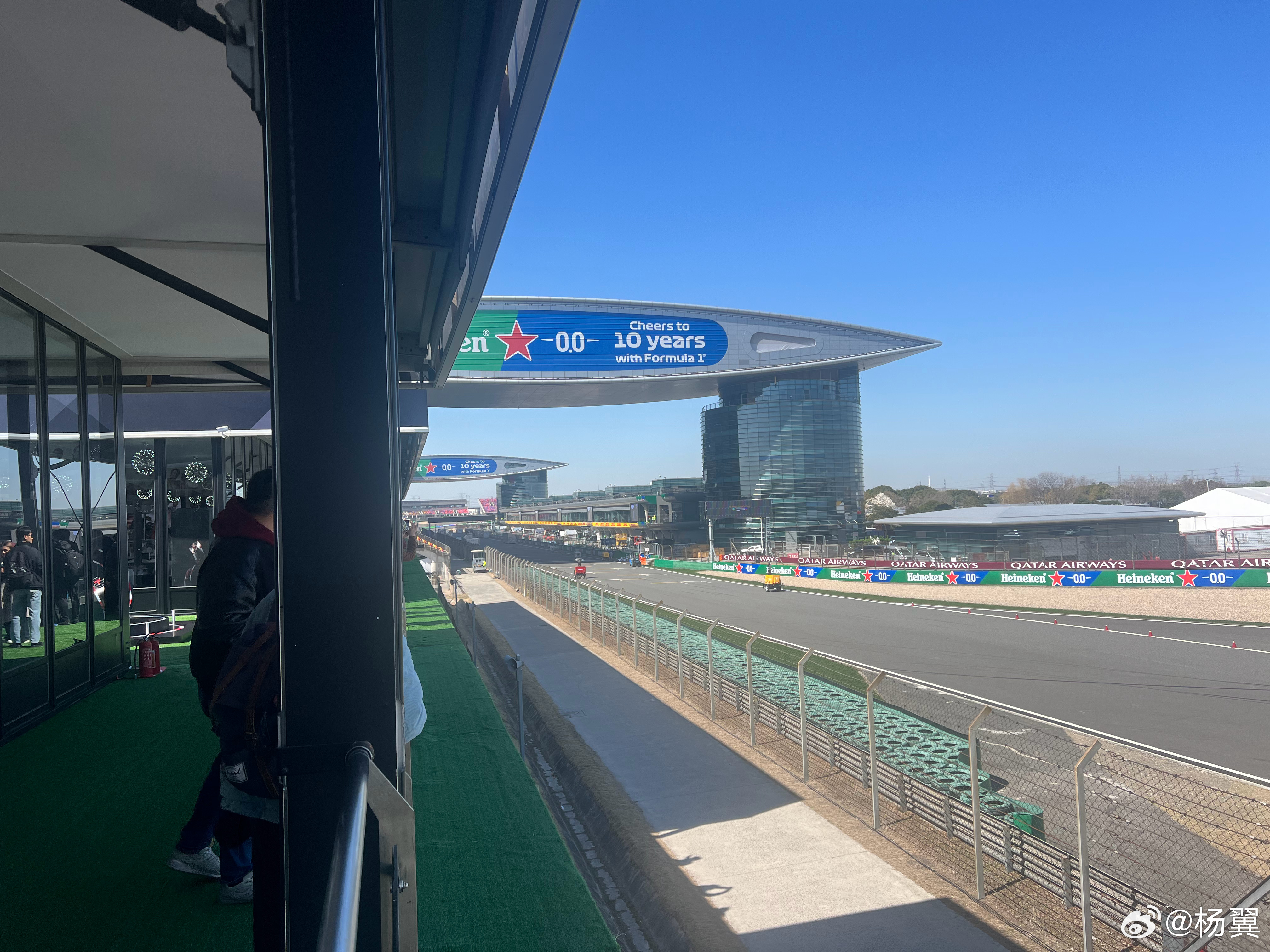 上海国际赛车场，去年新增的T16看台今年又有了升级，位置非常好啊，还有尊享服务，
