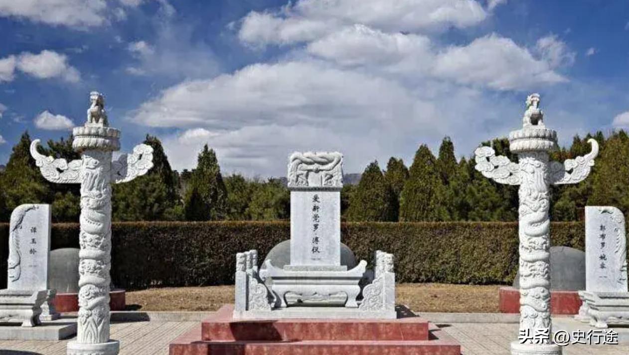 1967年10月17日，溥仪在北京因病去世后，他的家人不知道该以何种规格来安葬溥