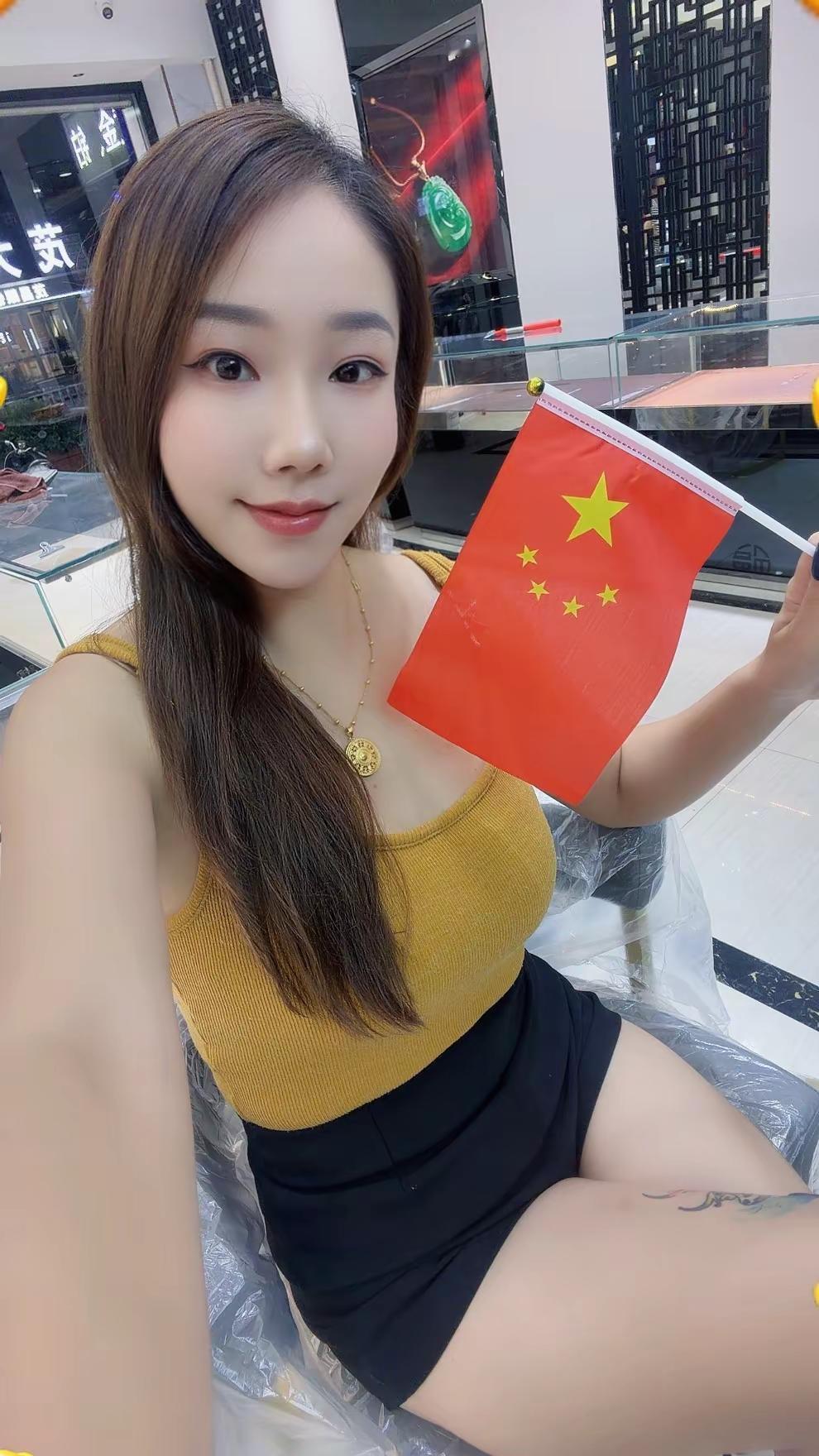 多听红歌，强大自己的磁场。要像建设新中国一样建设自己，积极向上，不屈不挠。热爱祖