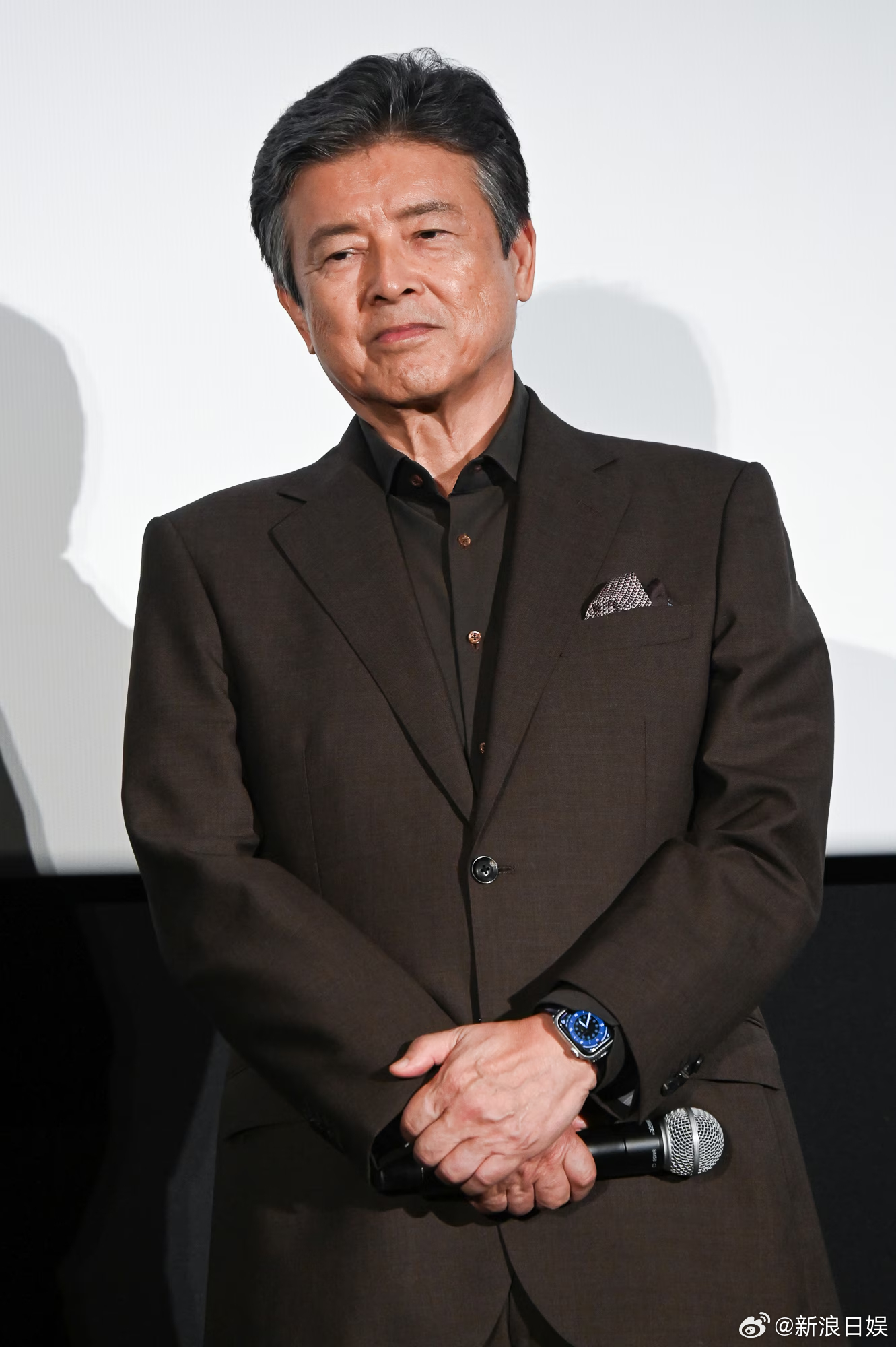 松村北斗今田美樱柄本佑三浦友和等人出席了《白鸟与蝙蝠》的舞挨。 