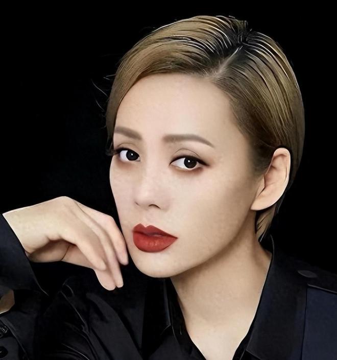 汪峰与宁静互动引发网友热议，传闻不断，包括汪峰的感情史和森林北的背景等。当事人澄