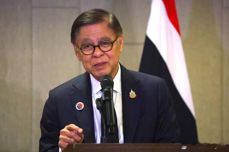 【泰柬边境激战逾50万人流离失所 24日重启谈判 泰外长：上次协议过于仓促】海外