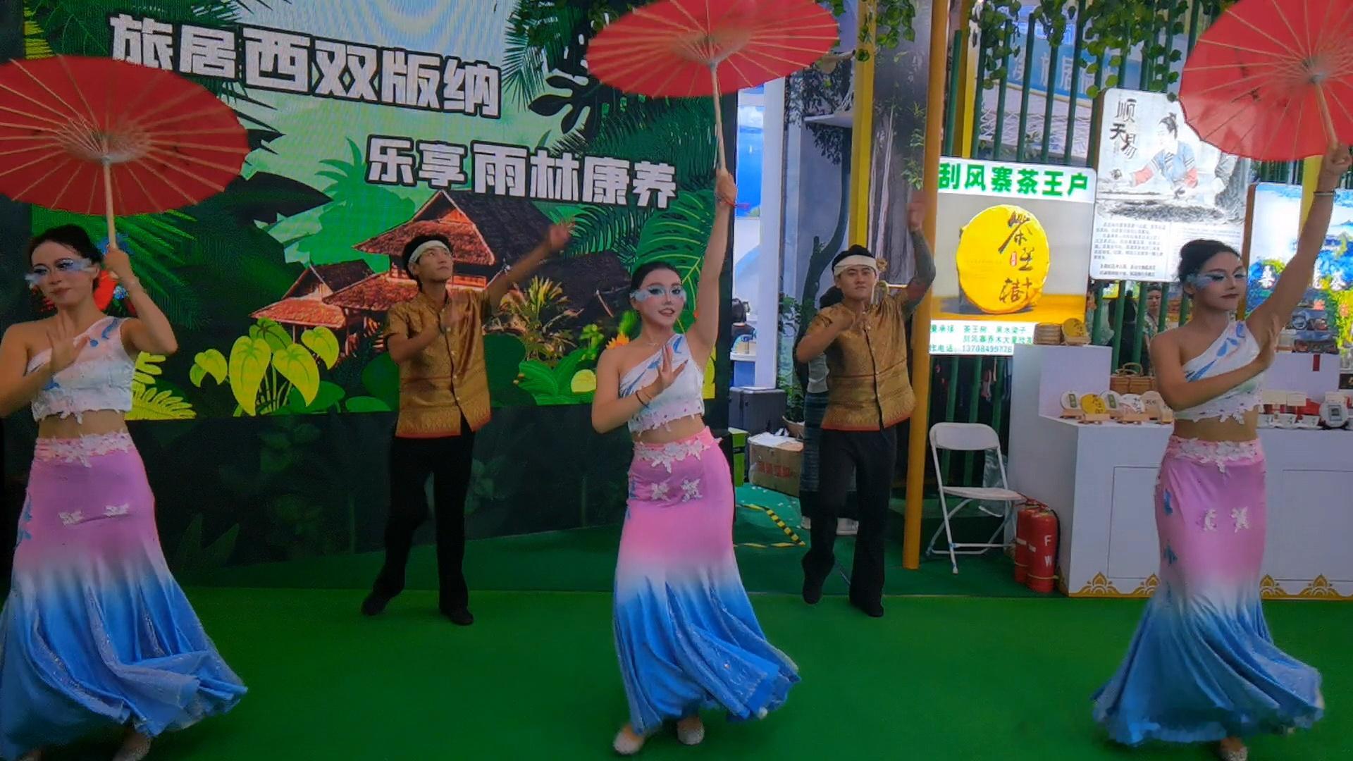南博会上文旅馆的高光时刻南博会上，11号文旅馆惊艳亮相，沉浸式解锁“有一种叫云南