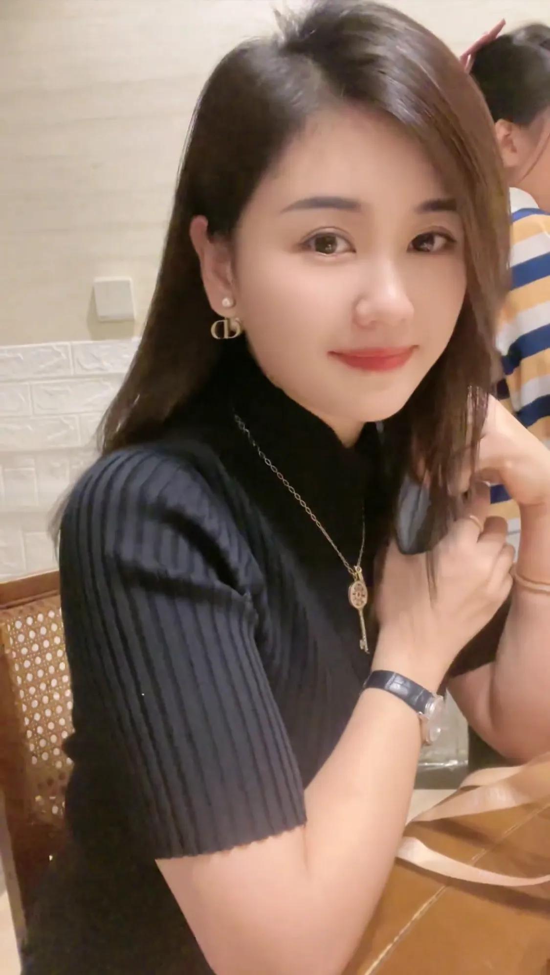 和你交个实底吧，你要看一个女人是不是真心的爱你，我说的是真心，是想和你奔着结婚去