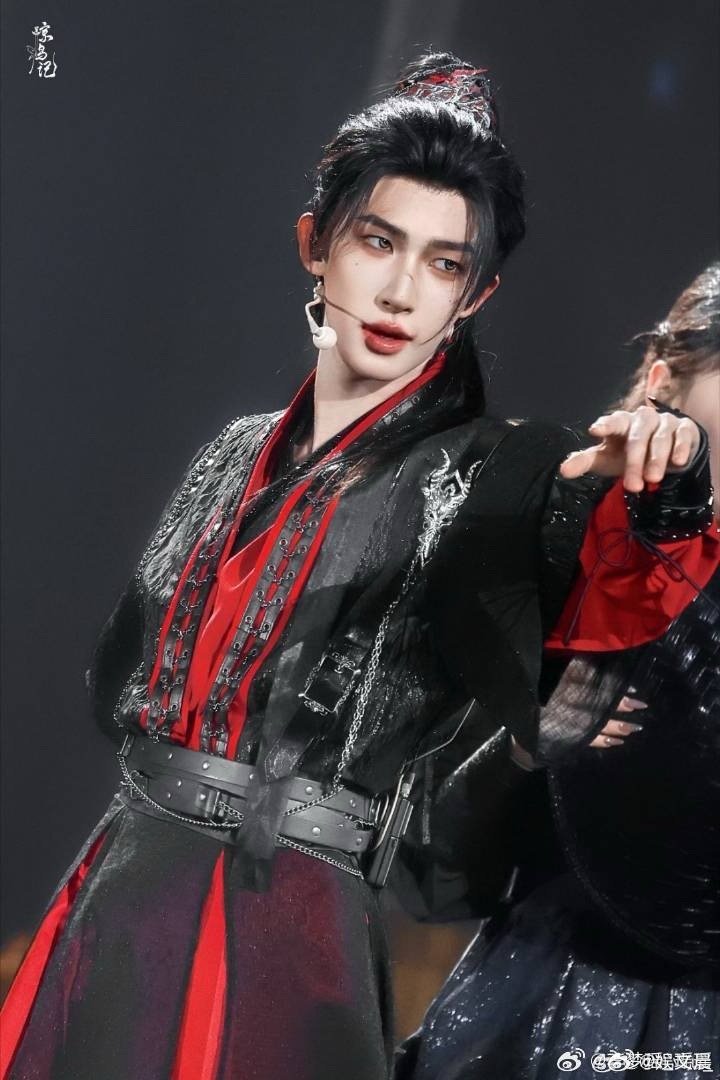 刘宇舞台每一帧都是神图 刘宇《怎叹》舞台每一帧都是神图，国风韵味十足，身段优雅、