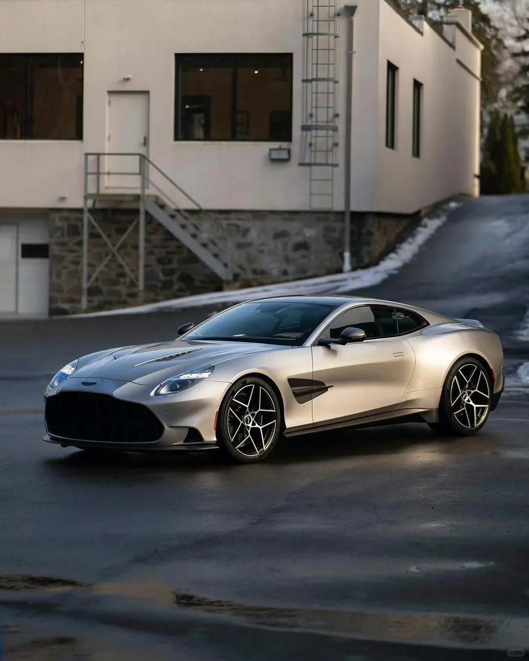 Aston Martin Vanquish