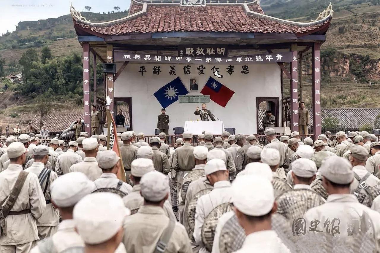 这是1945年8月8日，四川万县李家河，蒋介石视察青年远征军204师的讲话。
 